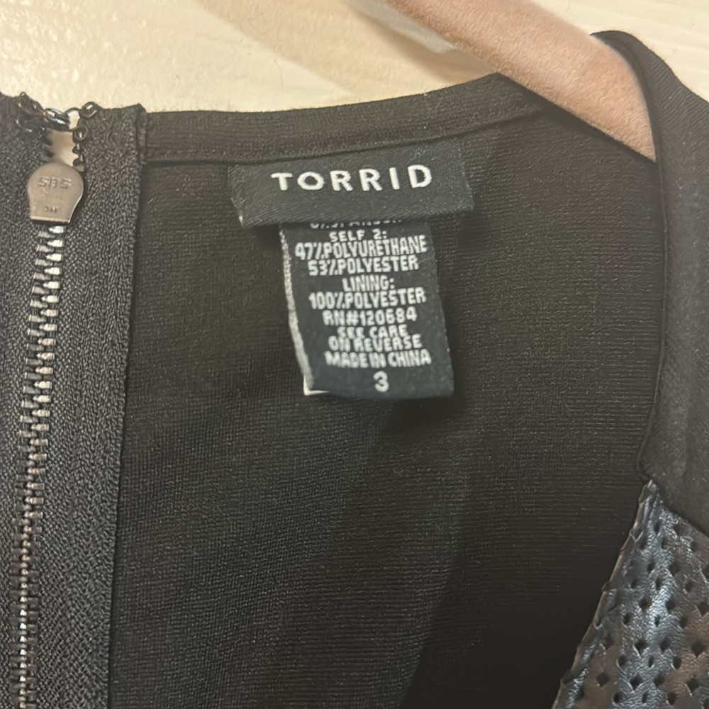 Torrid black sleeveless faux leather accent peplum top 3X 22/24 - Picture 6 of 8